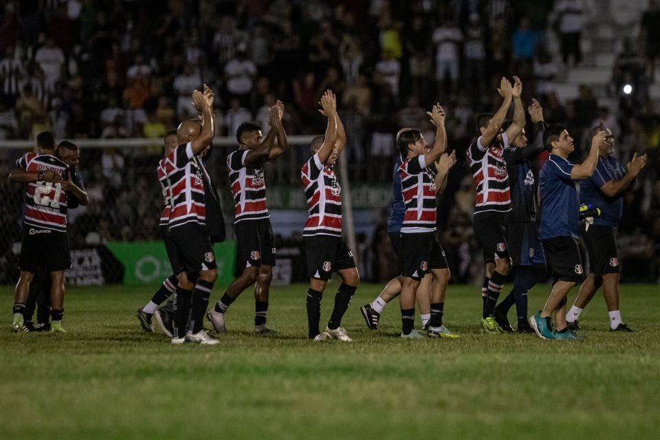 Meia William Júnior destaca união do elenco do Santa Cruz