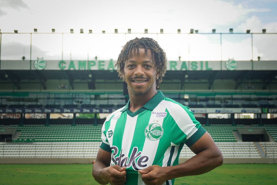 Um dos mandados de busca aconteceu no pr&oacute;prio est&aacute;dio Alfredo Jaconi, no arm&aacute;rio de uso pessoal do jogador/Fernando Alves/ECJ