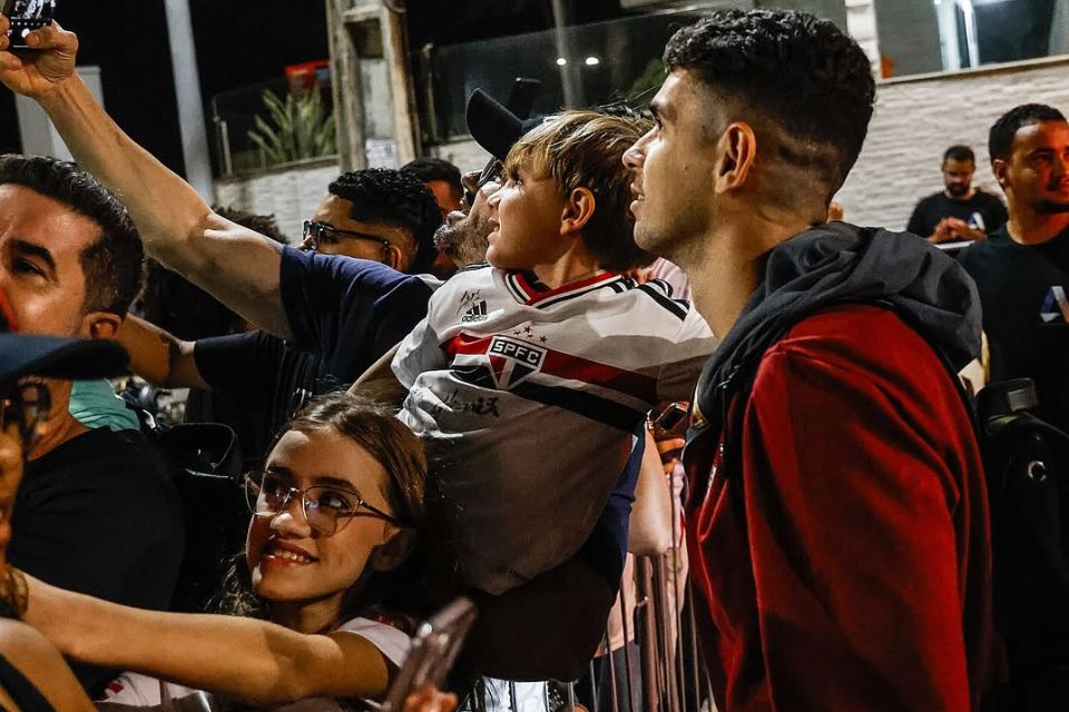 Oscar cumprimentou a torcida