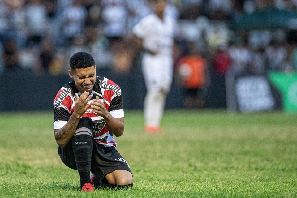 Thiaguinho encerra jejum e marca primeiro gol pelo Santa Cruz na Série D