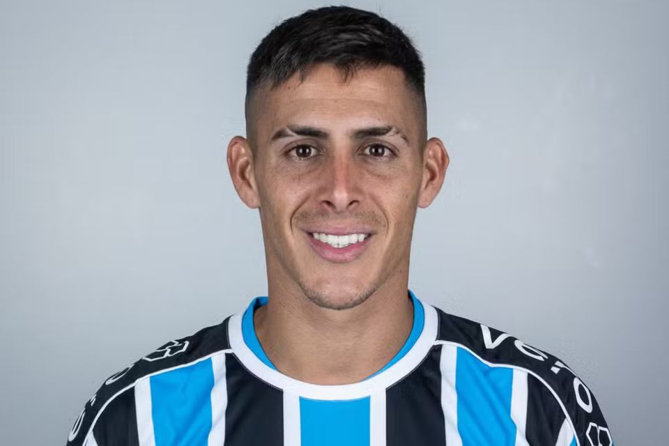 O jogador se desculpou com PM e foi liberado ap&oacute;s prestar depoimento na delegacia do est&aacute;dio/Divulga&ccedil;&atilde;o/Gr&ecirc;mio