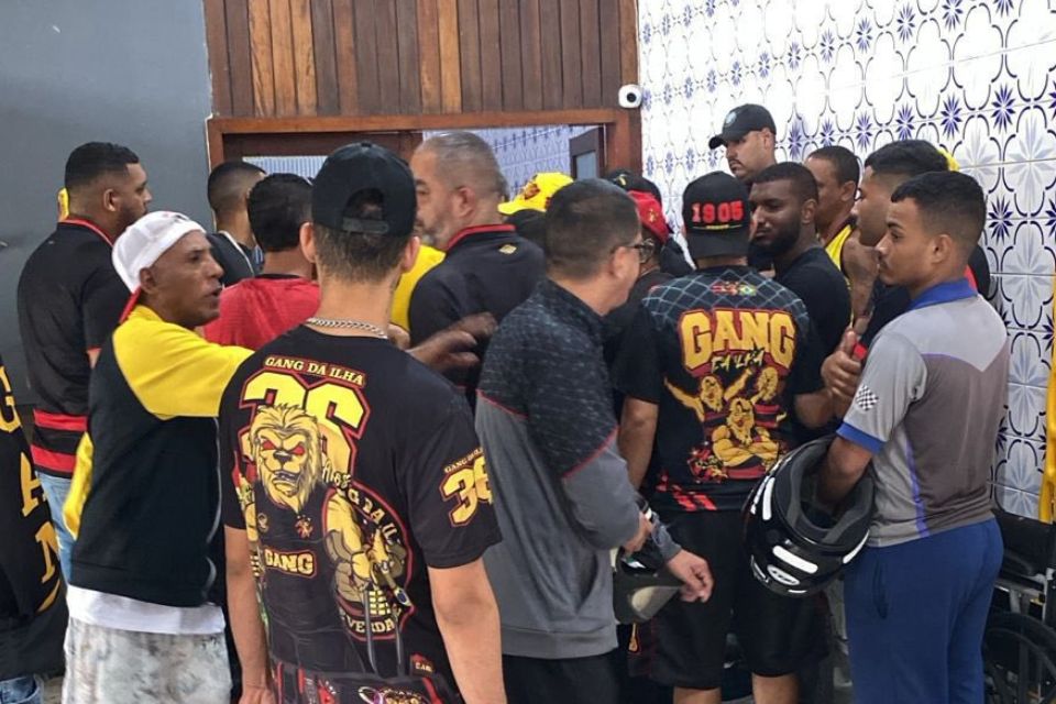 Em meio a pressão, Sport reúne diretoria, elenco e torcidas organizadas