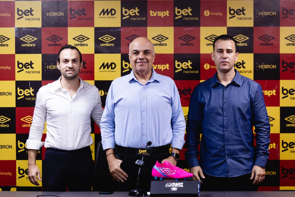 Yuri Romão, presidente do Sport, apresentou Enrico Ambrogini como o novo diretor-geral de futebol e Thiago Gasparino como o novo executivo de futebol