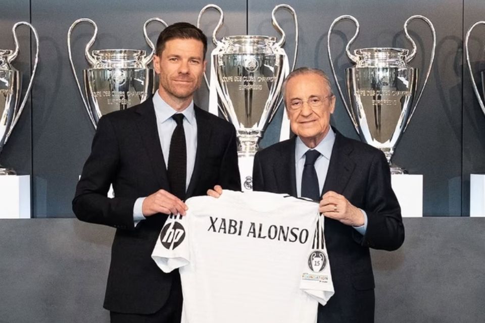Xabi Alonso já jogou pelo clube entre 2009 e 2014