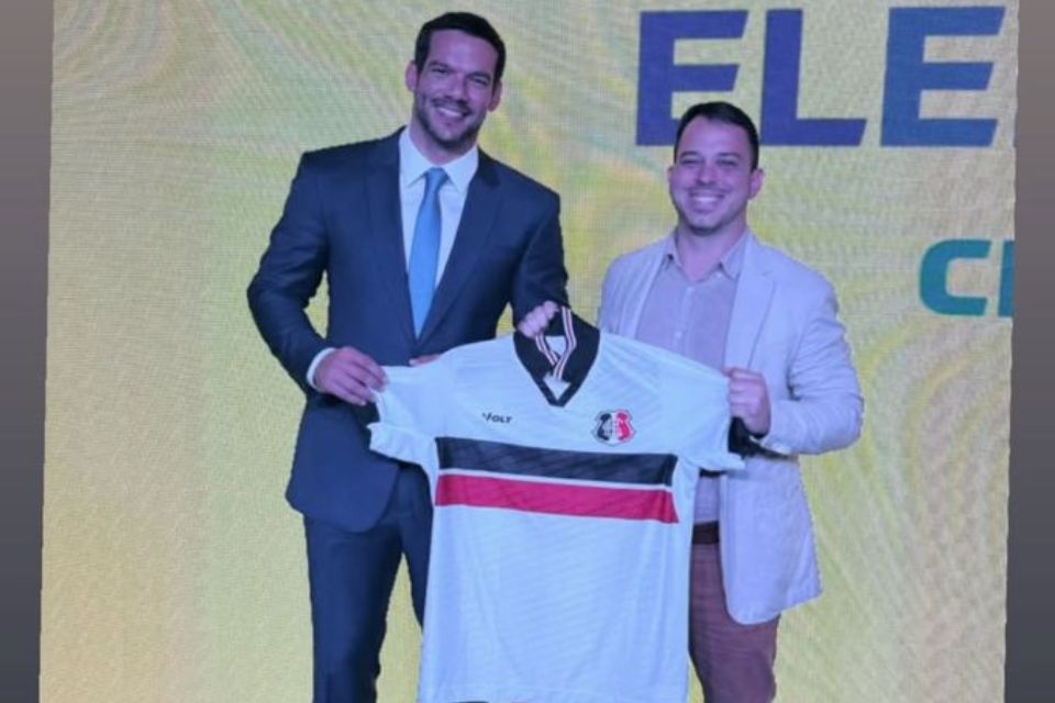 Diretor de futebol do Santa Cruz comparece à eleição da CBF e deseja sucesso ao presidente