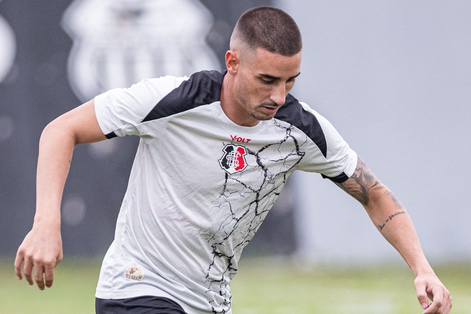 Thiago Galhardo soma três gols com o Santa Cruz na Série D