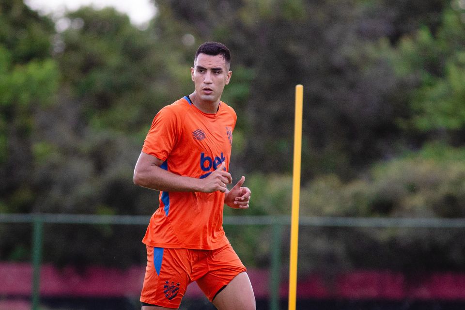 Christian Rivera durante treinamento no CT José de Andrade Médicis