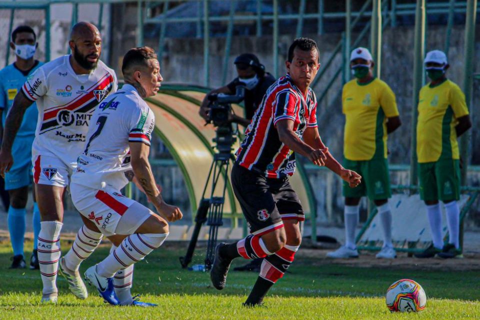 Santa Cruz enfrenta o Ferroviário com histórico desfavorável