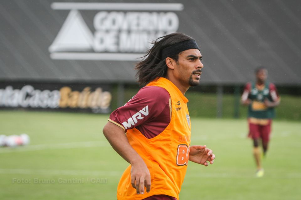 Araújo durante treinamento com o Atlético-MG em 2013