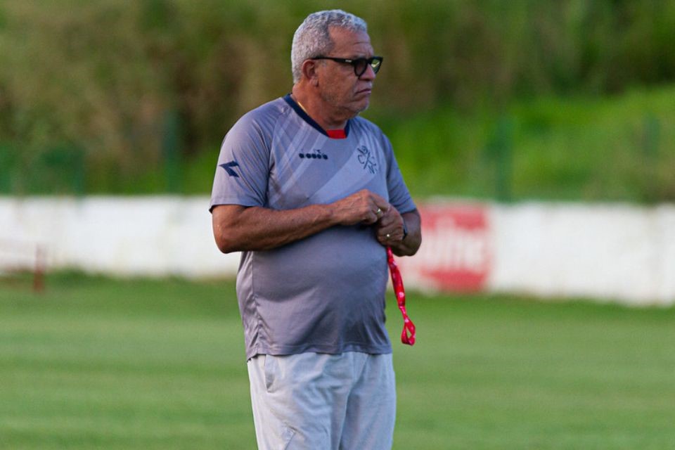Hélio dos Anjos tem problemas para escalar o Náutico contra o ABC