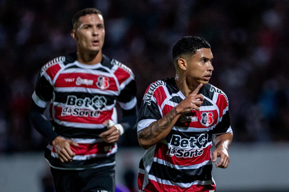 Thiaguinho marcou duas vezes na vitória do Santa Cruz sobre o Ferroviário
