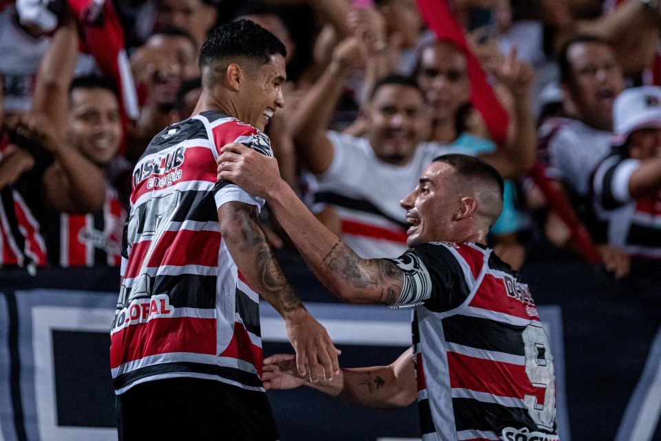 O Santa Cruz aproveitou as chances e definiu a vitória no segundo tempo