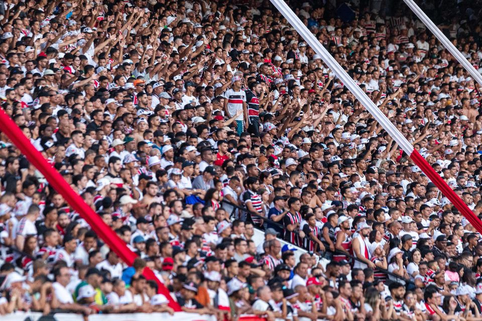 Estádio do Arruda contou com superlotação nas arquibancadas