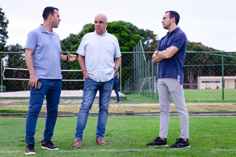  Enrico Ambrogini, Yuri Romão e Thiago Gasparino no CT do Sport