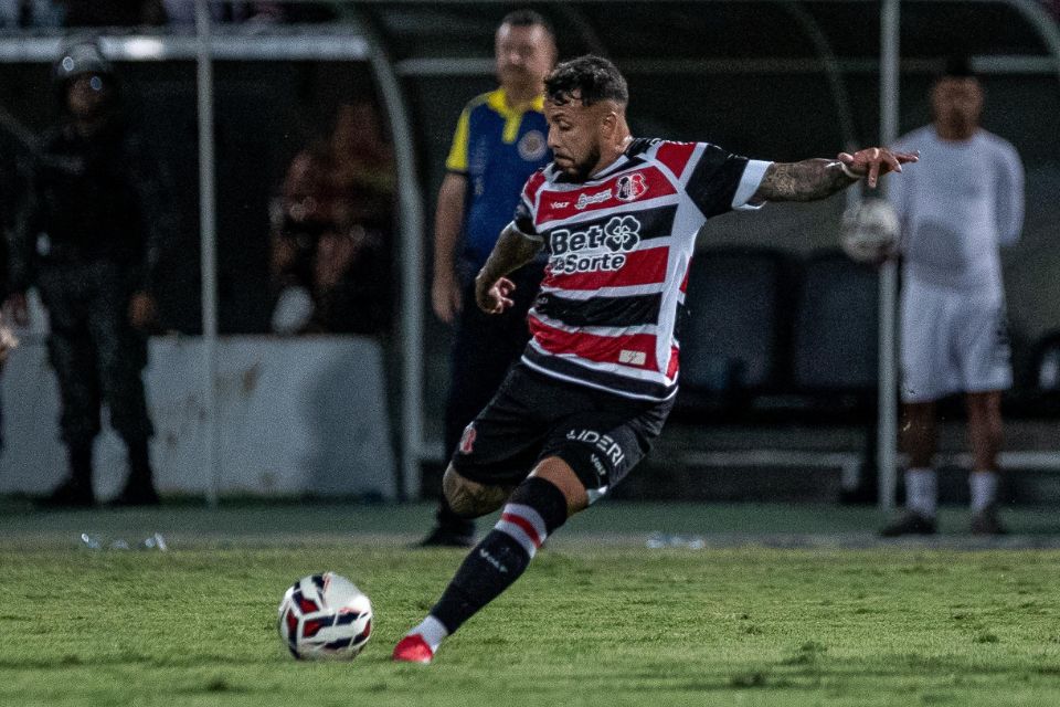 Atacante João Diogo está de saída do Santa Cruz