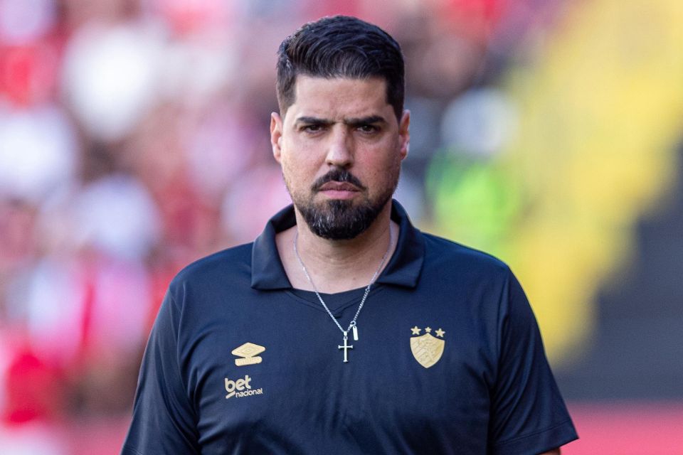 António Oliveira ainda não venceu um jogo no comando do Sport