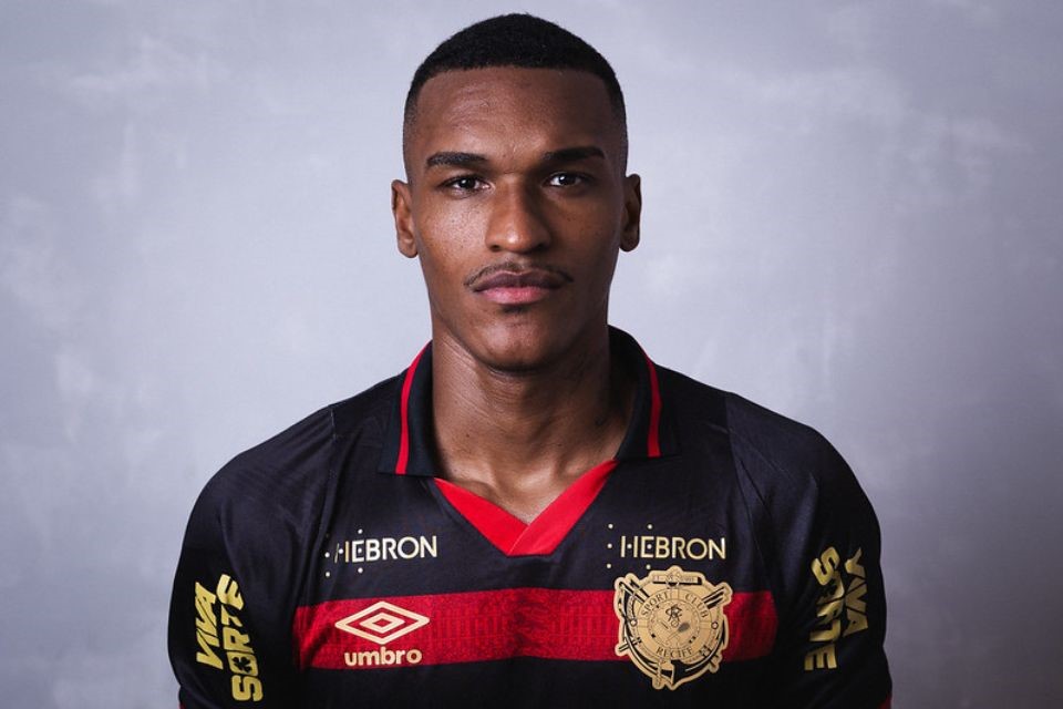 Matheus Alexandre está afastado do Sport há quase um mês