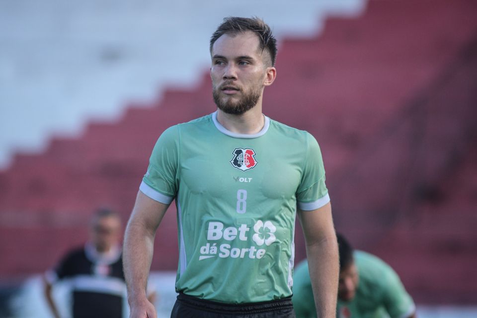 Confiança renovada: Lucas Bessa quer firmar espaço no Santa Cruz