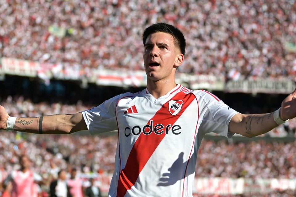 O meia argentino é cria da base do próprio River, onde se destacou entre 2019 e 2024