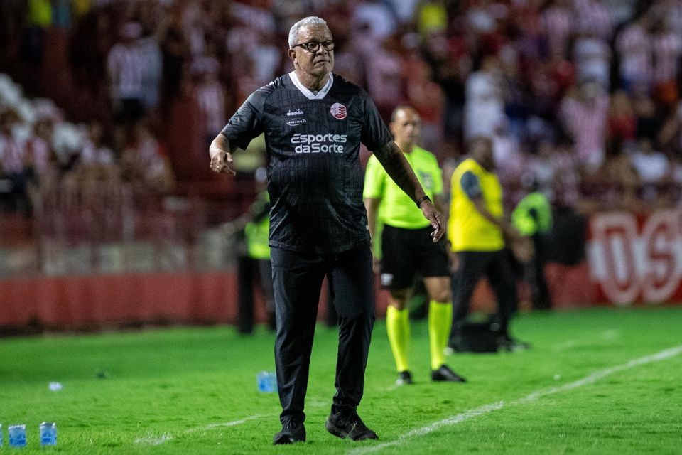 Hélio dos Anjos elogiou competitividade do Náutico diante das dificuldades