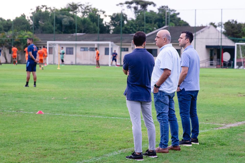 Presidente Yuri Romão, diretor geral de futebol Enrico Ambrogini e executivo de futebol Thiago Gasparino
