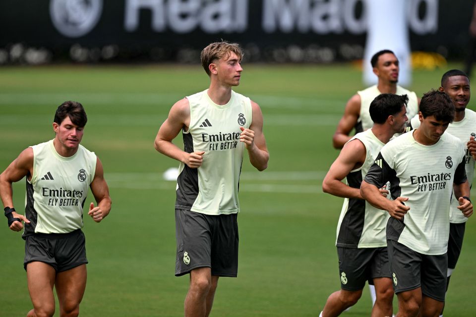 Huijsen tem apenas 20 anos e já passou por: Juventus, Roma e Bournemouth